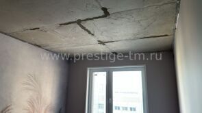 ДО установки потолка